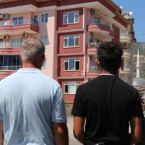 Danimarka’dan gelen aile tapulu evlerine giremiyor