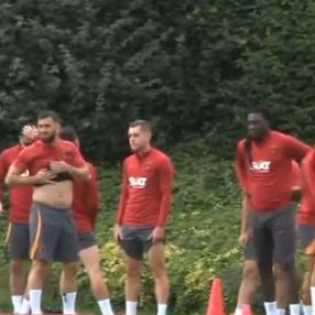 Ömer Bayram'ın göbeği tartışma yarattı