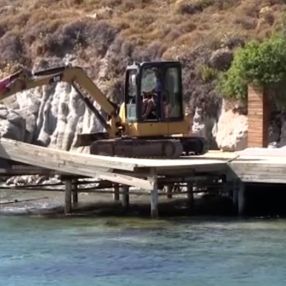 Bodrum'da kaçak iskeleler kaldırılıyor