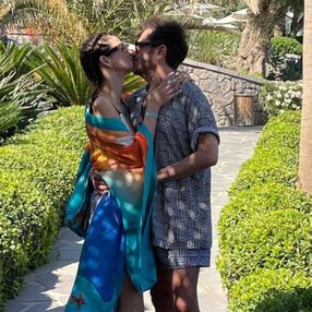 Kenan Doğulu’dan romantik evlilik yıl dönümü paylaşımı