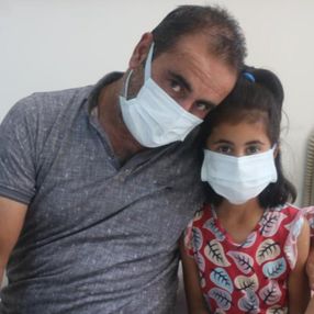 Diyarbakır'da iki böbreği iflas eden kızına böbreğini verdi