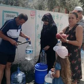 İzmir'de vatandaşların su çilesi: Bidonlarla kuyruğa girdiler