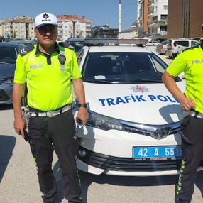 Konya polisi KPSS’ye geç kalan adayların yardımına koştu