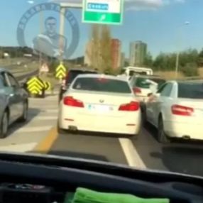 Ankara'da acil vakaya gitmeye çalışan ambulans düğün konvoyuna takıldı