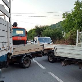 Kosova Hükümeti, Sırbistan ile gerginliğe neden olan kararı erteledi