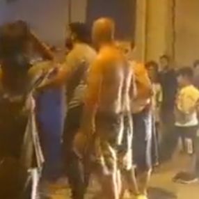 İzmir'de su sorunu yaşanan bölgede tankerin önünde birbirlerine girdiler