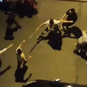 Bağcılar’da, kız kardeşine çiçek gönderen şahsı sopayla dövdü