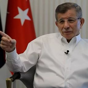 Ahmet Davutoğlu: AK Parti'deki popülaritemle birilerinin önünü tıkadım