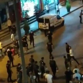 Esenyurt'ta elindeki döner bıçağıyla vatandaşa tehditler savurdu
