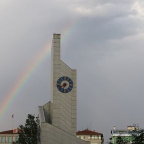 Başkentte yağmur sonrası gökkuşağı oluştu