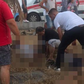 Antalya'da kaza yapan otomobil ikiye bölündü: 2 ölü