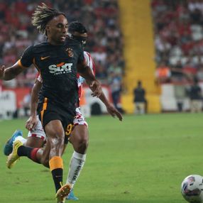 Galatasaray, Antalyaspor'u son dakika golüyle geçti