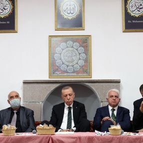 Cumhurbaşkanı Erdoğan'dan Hüseyin Gazi Cemevi'ne ziyaret
