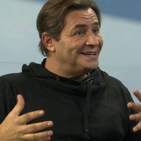 Armağan Çağlayan, takipçisine ateş püskürdü