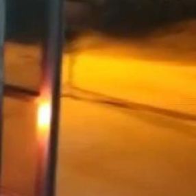 Mardin'de kapısı açık ilerleyen minibüsler tehlike saçıyor
