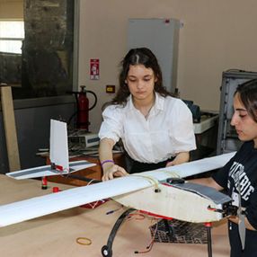 Adana'da lise öğrencileri TEKNOFEST için İHA tasarladı
