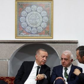 Cumhurbaşkanı Erdoğan'ın ziyaret ettiği cemevi yönetimi için ihraç talebi