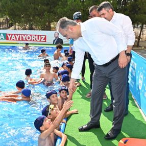 Bursa Büyükşehir Belediyesi'nin 'Neşeli Havuzlar Mutlu Çocuklar' projesi