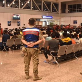 Afganistan uyruklu 227 göçmen, Erzurum'dan ülkelerine yollandı
