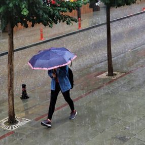 Meteoroloji'den İstanbul'a gök gürültülü sağanak uyarısı