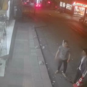 İstanbul'da bıçaklı kavga kamerada