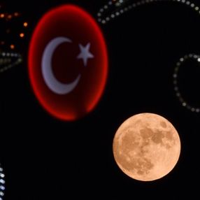 Türkiye'deki dolunay görenleri mest ediyor