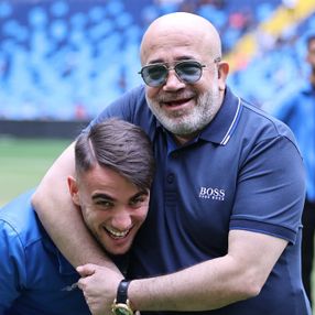 Murat Sancak'tan Yunus Akgün'e jest
