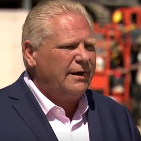 Kanada'da Ontario Başbakanı canlı yayında arı yuttu