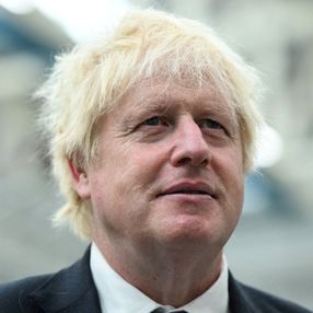 Boris Johnson, gazeteciliğe dönüş tekliflerini değerlendiriyor