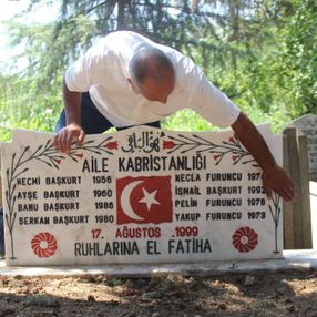 1999 depreminde ailesinden 8 kayıp veren depremzedenin acısı taze