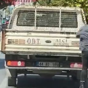 Malatya'da patenle tehlikeli yolculuk kamerada