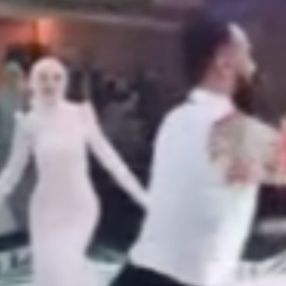 Düğünde twerk yapan damat salonu ayağa kaldırdı