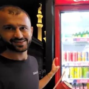 Turiste farklı fiyat veren kurnaz esnaf kameraya yakalandı