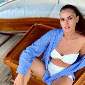 İkinci bebeğine hamile Fahriye Evcen'den bikinili poz