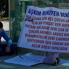 Kırşehir'de terk edildiği eşi için pankart açtı