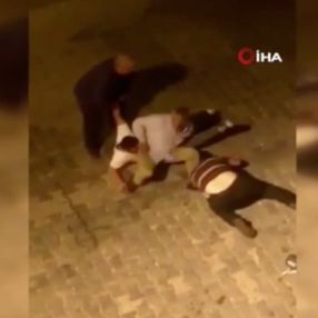 İstanbul'da alkollü şahısların kavgası kamerada