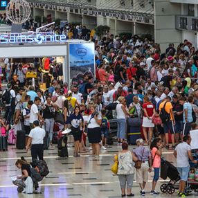 Antalya'ya gelen yabancı turist sayısı 8 milyonu aştı