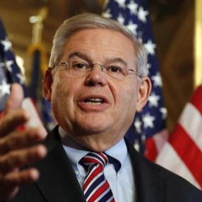 Robert Menendez, S-400'ler üzerinden Türkiye'yi hedef aldı
