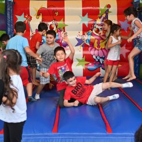 Bursa Büyükşehir Belediyesi, ToyMobil Park projesi ile eğlenceyi çocuklarla buluşturdu