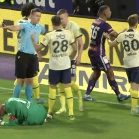 Austria Wien, Altay'a atılan tokmak için özür diledi