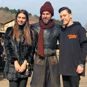 Mesut Özil'den Diriliş Ertuğrul paylaşımı