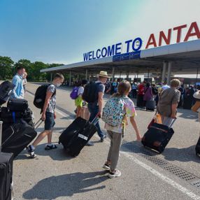 Antalya'da turizm rekoru: İlk 8 ayda 805 İngiliz turist geldi