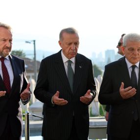 Cumhurbaşkanı Erdoğan'dan, Aliya İzzetbegoviç'in mezarına ziyaret