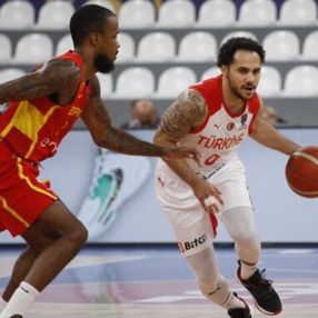 12 Dev Adam, İspanya'ya mağlup oldu