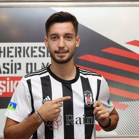 Beşiktaş'ta Tayyip Talha Sanuç formayı giydi