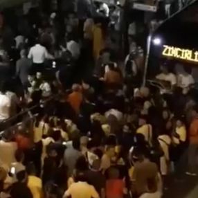 Metrobüs yolunda mahsur kalan vatandaşlar: İmamoğlu istifa