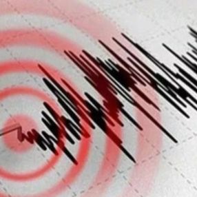 Papua Yeni Gine'de 7,6 büyüklüğünde deprem
