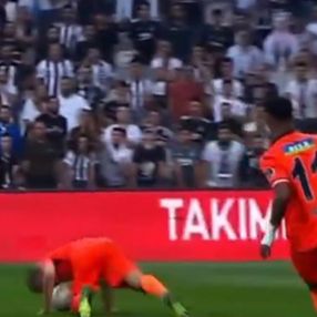 Beşiktaş'ın penaltı beklediği an
