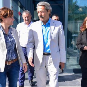 Kadir İnanır, CHP İstanbul İl Başkanlığı'nı ziyaret etti