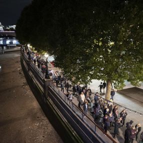 Londra'da Kraliçe'nin naaşını ziyaretler devam ediyor